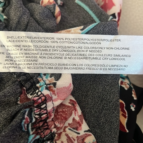 New Women’s Band of Gypsies Black Floral Long Sleeve Romper Large - Picture 4 of 5